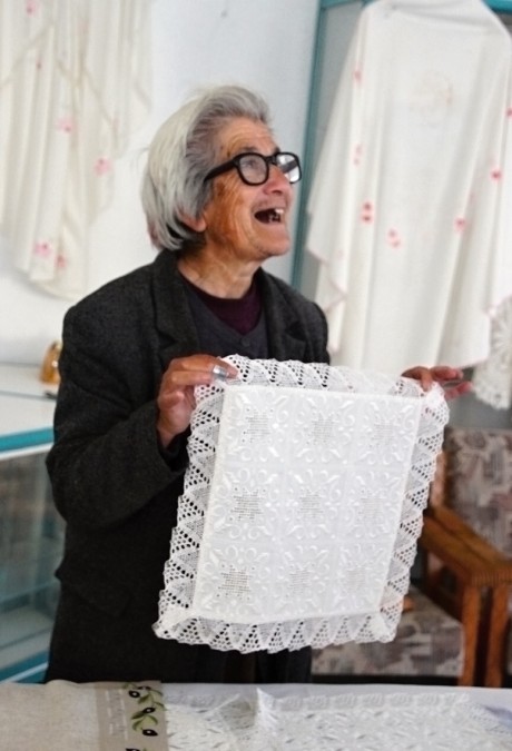 Lefkara - Kypr - umění ruční výšivky je v Lefkaře předáváno z generace na generaci